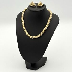 Vintage Trifari Gold Tone Choker leaf Necklace Clip Earrings Set Signed